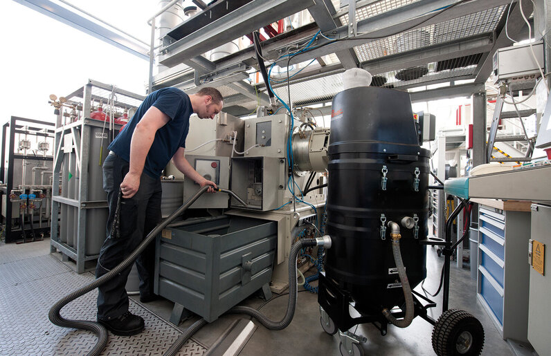 Ruwac natafscheider NA35 voor de stofexplosieve atmosfeer zuigt kunststofstof bij nieuw materialen in Nürnberg.