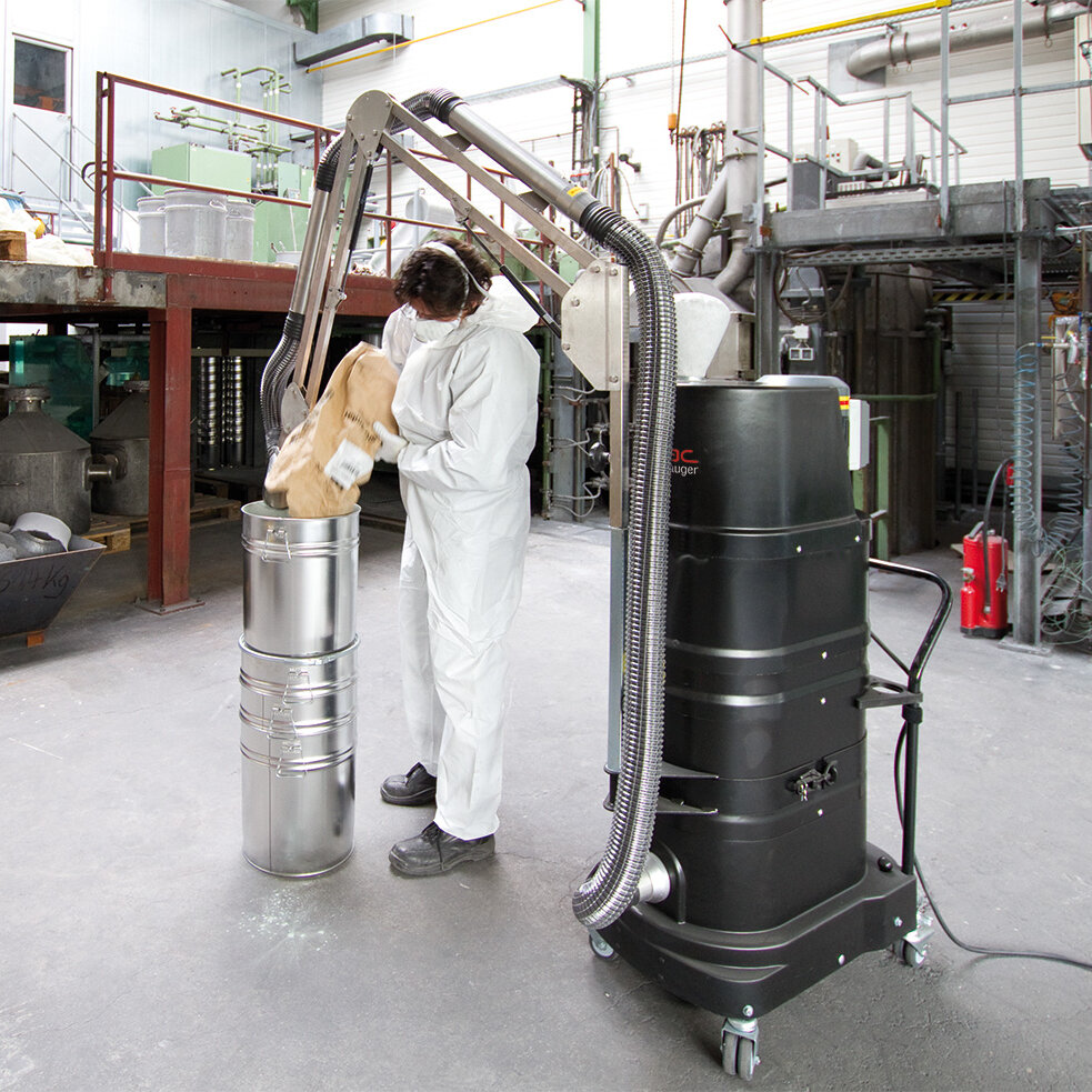 Ruwac industriezuiger met draaistroomaandrijving DS1220 voor stofexplosieve atmosfeer zuigt explosief aluminiumstof bij Peak in Velbert af