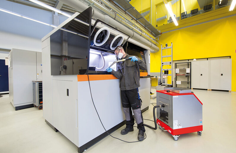 Ruwac natafscheider NA7-26 zuigt bij 3D-printen bij Conceptlaser in Hamburg.